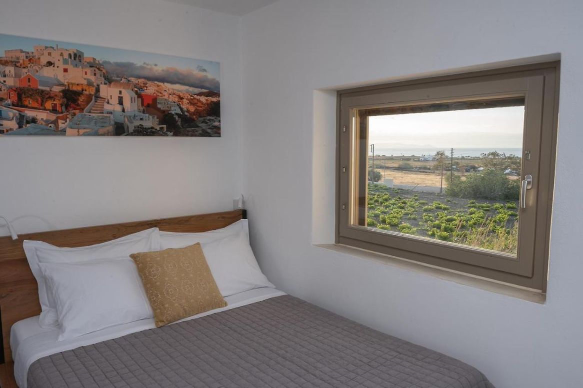 Bedroom with sea view